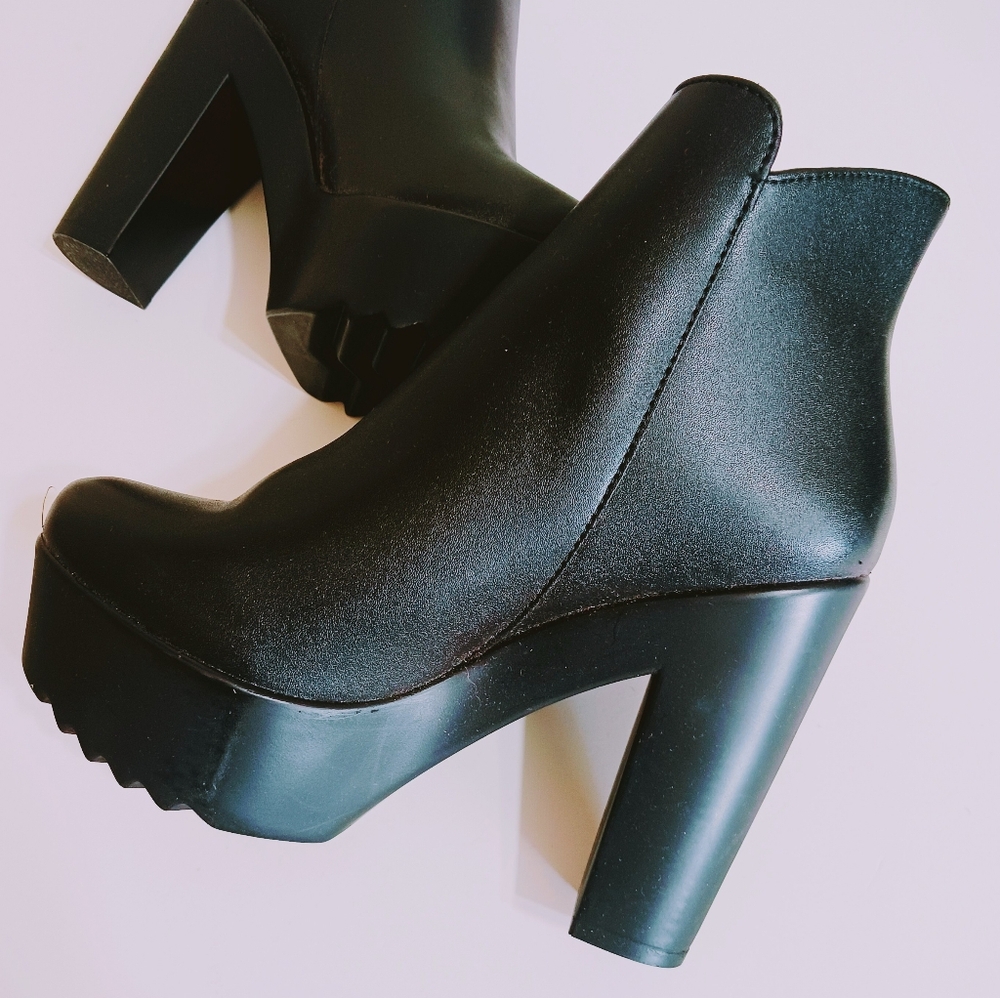 ANDREA FENZI Black Platform Ankle Boots with Gold Zipper Accent - Picture 7 of 8
